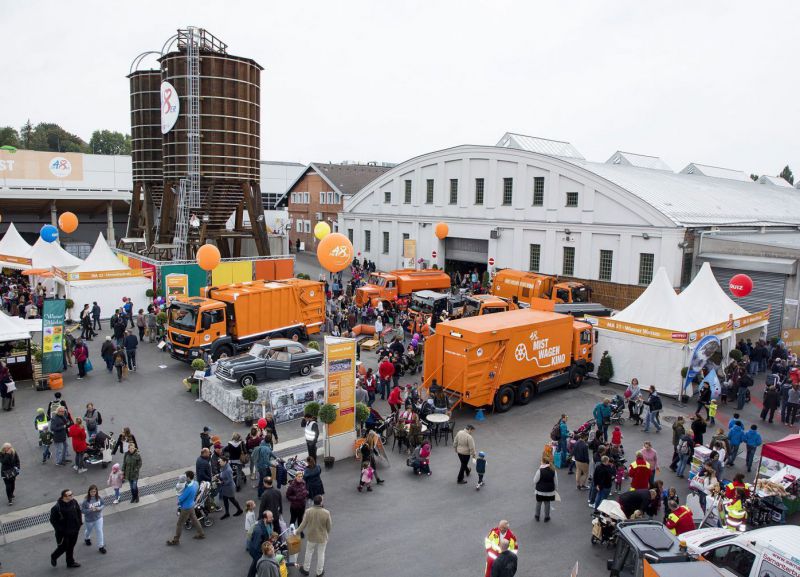 Menschen am Mistfest